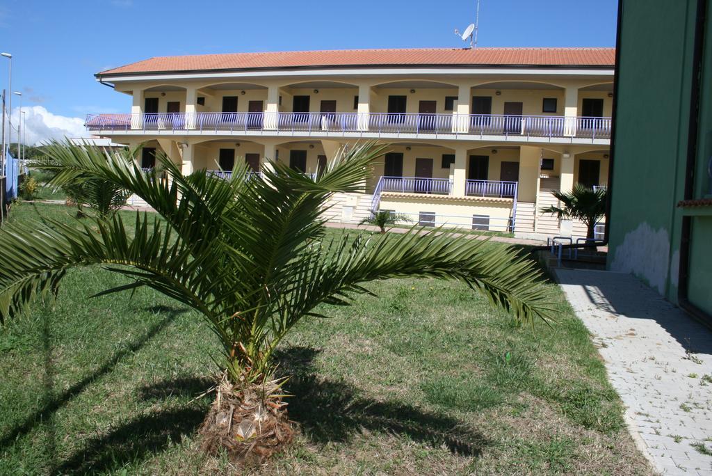 Aparthotel Baia Dei Canonici Villaggio Le Rocelle Exterior foto