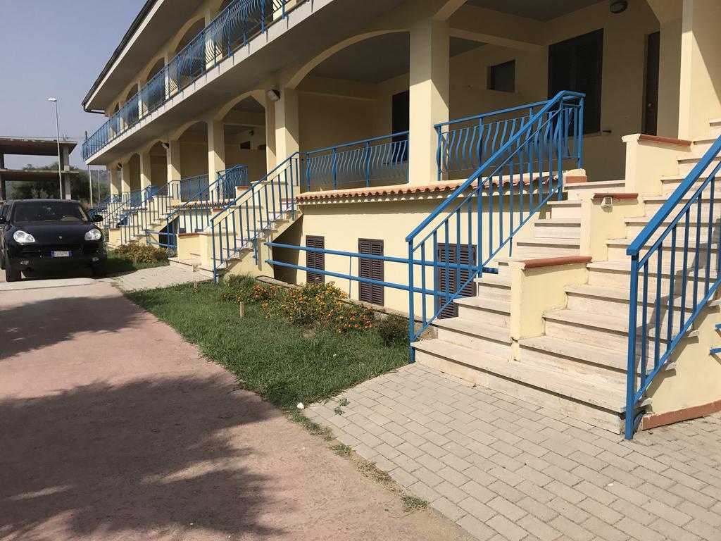 Aparthotel Baia Dei Canonici Villaggio Le Rocelle Exterior foto