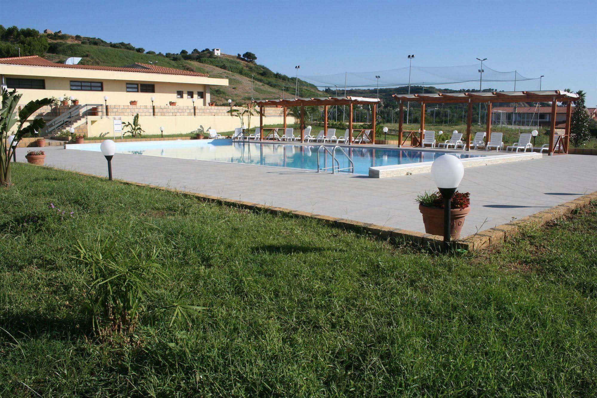 Aparthotel Baia Dei Canonici Villaggio Le Rocelle Exterior foto