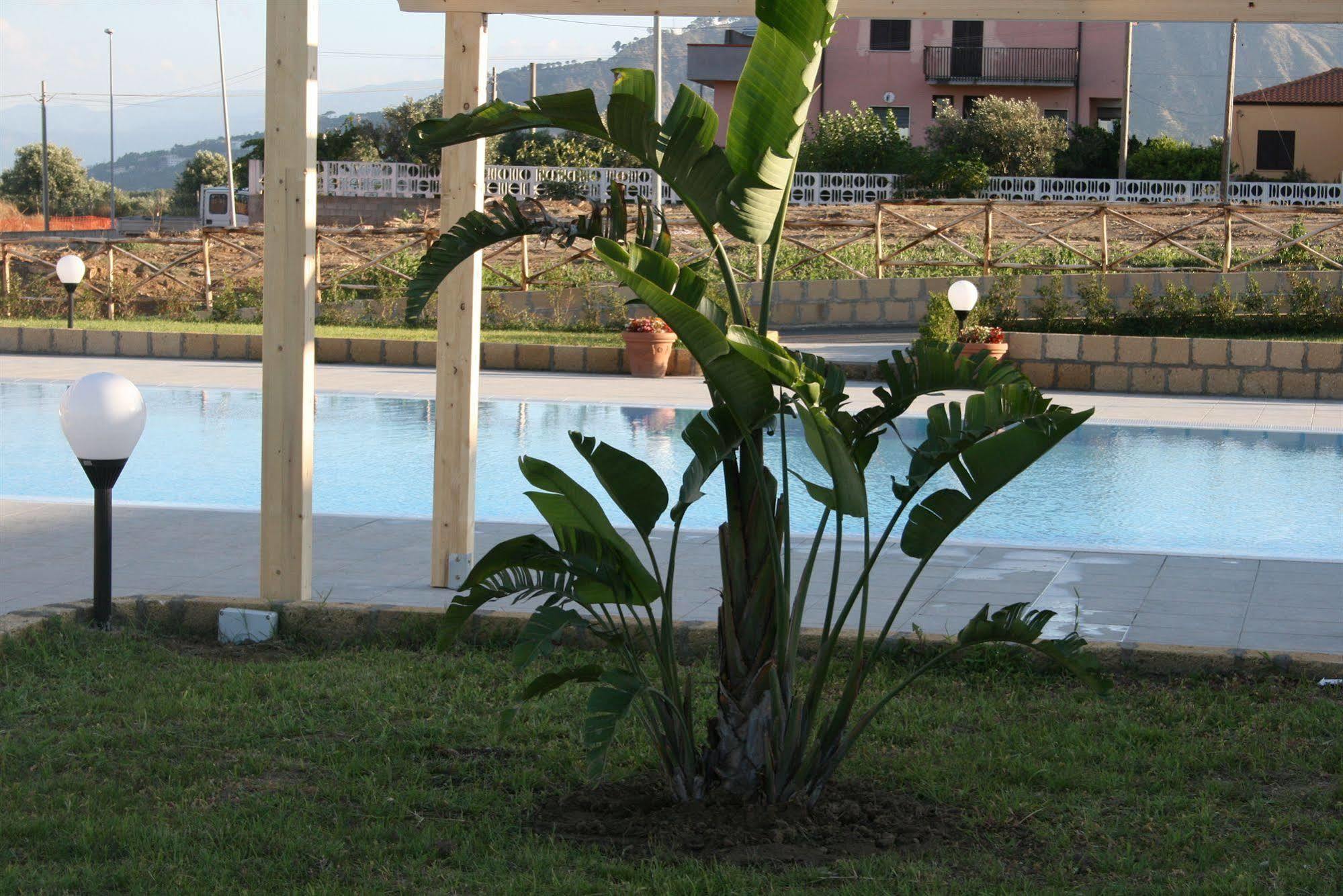 Aparthotel Baia Dei Canonici Villaggio Le Rocelle Exterior foto