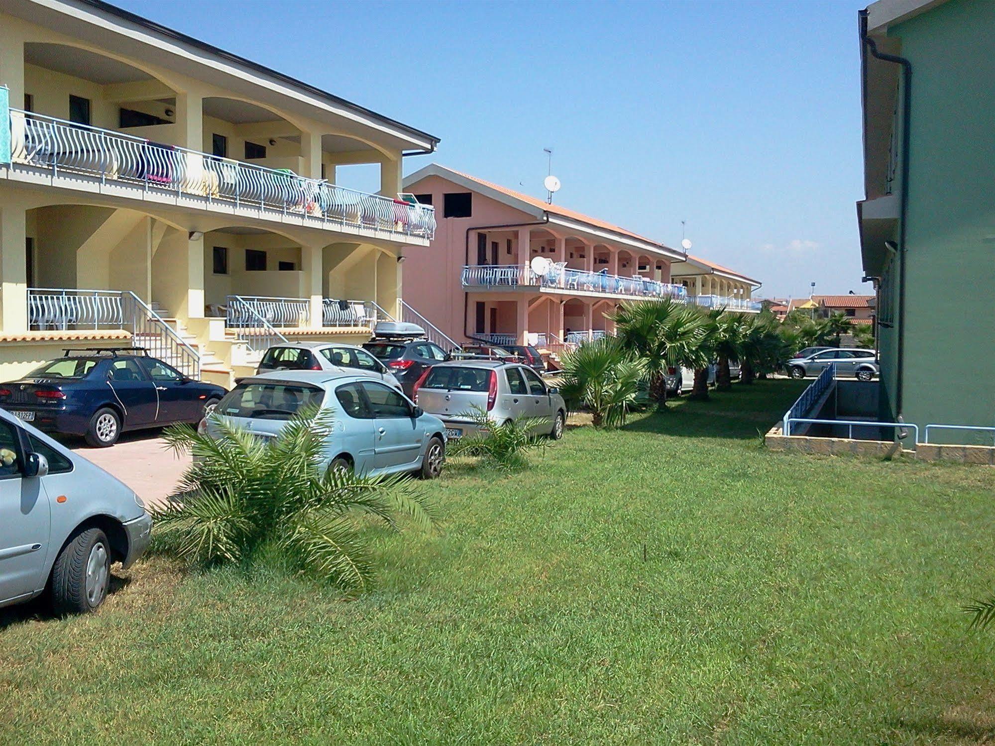 Aparthotel Baia Dei Canonici Villaggio Le Rocelle Exterior foto